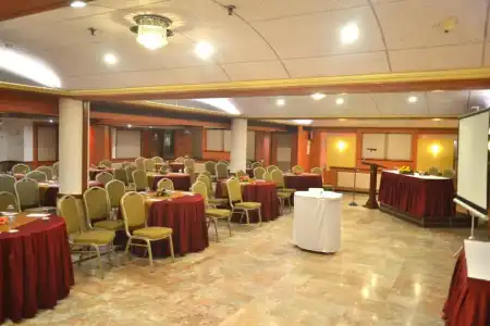 The Emerald & Executive Apartments - 33