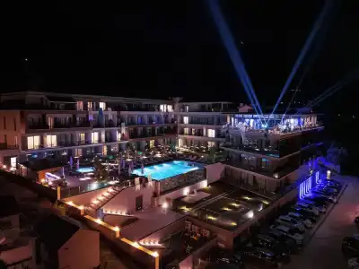 Royal Blue Resort & Residences - 9