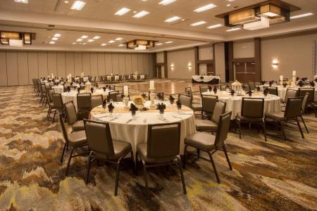 DoubleTree by Hilton Fresno Convention Center - 29