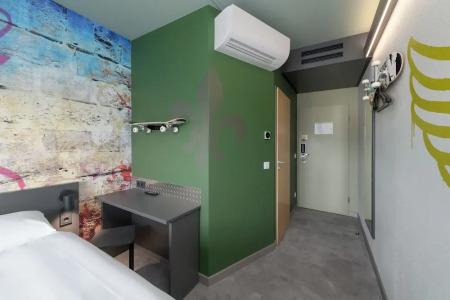 Felix Darmstadt - 32