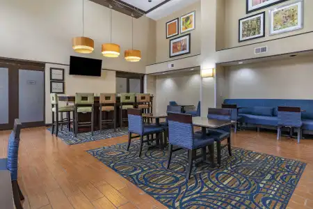 Hampton Inn & Suites Louisville East - 26