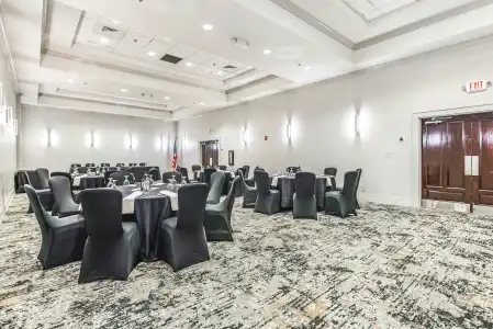 DoubleTree by Hilton Columbus - 33
