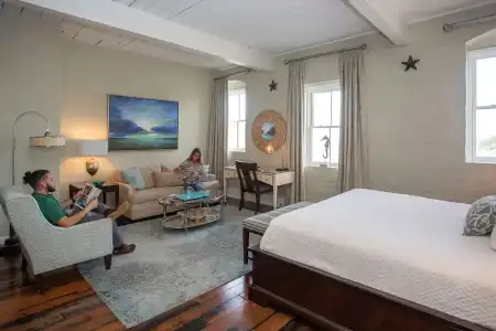 Olde Harbour Inn, Historic Inns of Savannah. - 82