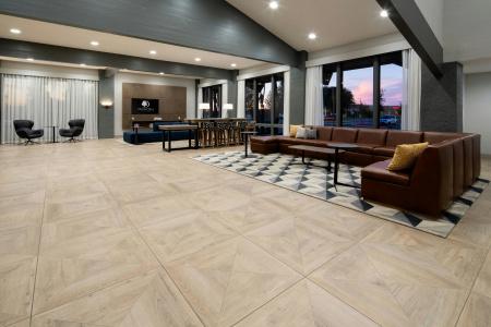 DoubleTree by Hilton Bakersfield - 25
