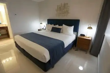 Boca Plaza - 180
