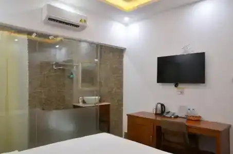 Kim Ngân - 23