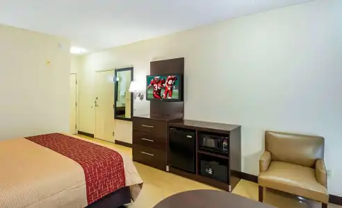 Red Roof Inn PLUS+ Phoenix West - 6