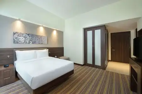 Hampton by Hilton Dubai Airport - 5