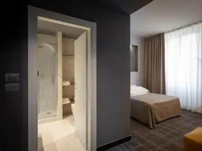 HNN Luxury Suites - 42