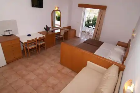 Lambis Studios & Apartments - 67