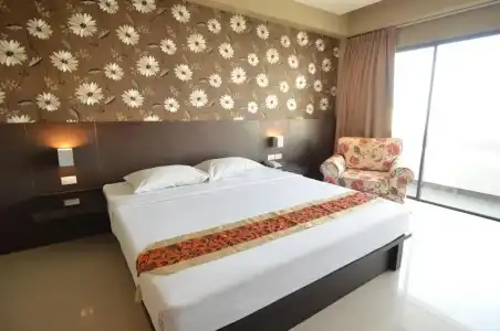 Welcome Plaza - 87