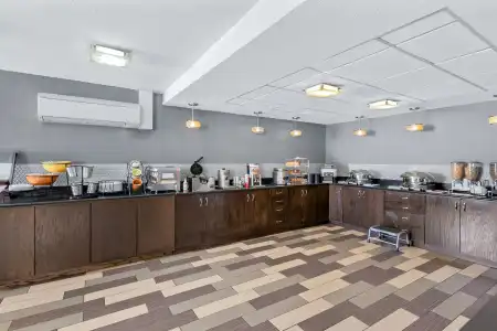 Best Western Luxbury Inn Fort Wayne - 22