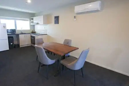 Ellerslie Palms Motel - 17