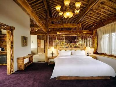 Lijiang E-Outfitting Boutique - 30