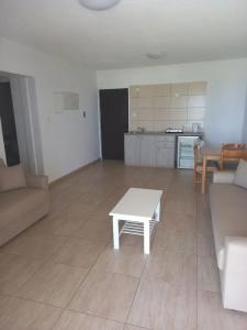 Penelope Beach Apts - 27