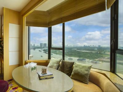 Renaissance Riverside Saigon - 3