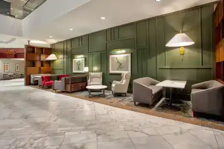 DoubleTree by Hilton - 32