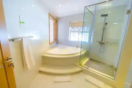 Le Surcouf & Spa - 17