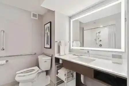 Crowne Plaza Lansing by IHG - 9