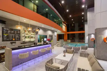 Bandara Silom Suites - 18