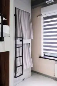 Qlife Capsule Hostel - 4