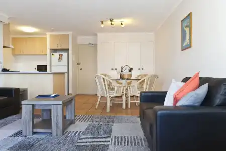 Surf Regency Apartments - 69