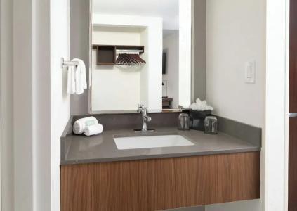 Courtyard Chesapeake Greenbrier - 42