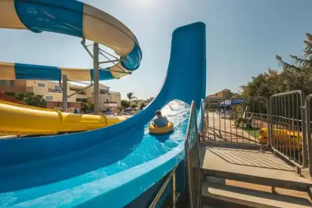 Chrispy Waterpark Resort - 22
