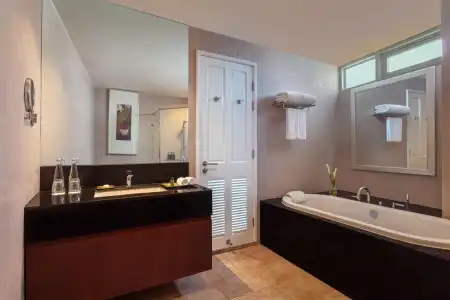 Dusit Suites Ratchadamri, Bangkok - 11