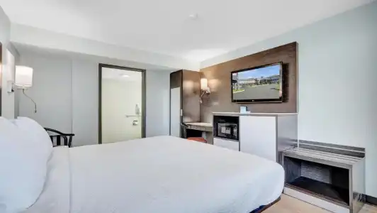 Days Inn & Suites by Wyndham Niagara Falls/Buffalo - 26