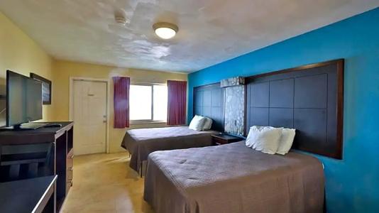 Driftwood Beach Motel - 90
