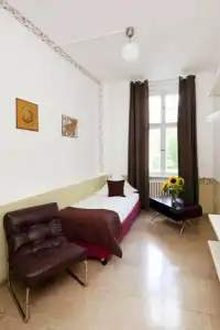 Three Little Pigs Hostel - Your Berlin Castle - 39