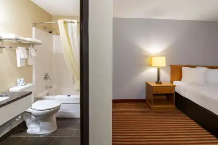 Americas Best Value Inn Fargo - 23