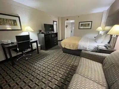 Quality Inn & Suites Cincinnati Downtown Area - 36