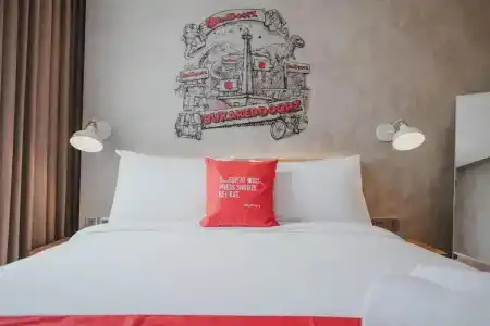 RedDoorz Plus @ Thamrin - 63