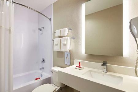 SureStay by Best Western San Diego Pacific Beach - 45