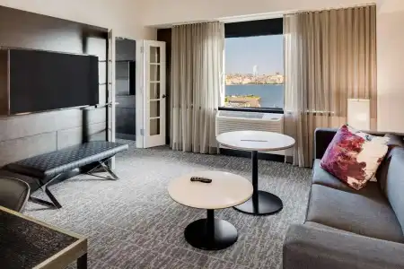 DoubleTree by Hilton & Suites Jersey City - 65