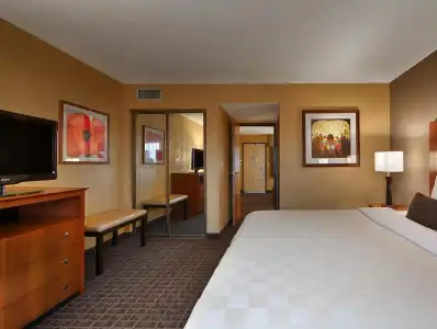 Best Western Plus Scottsdale Thunderbird Suites - 97