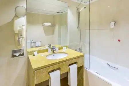 Holiday Inn Lisbon by IHG - 65