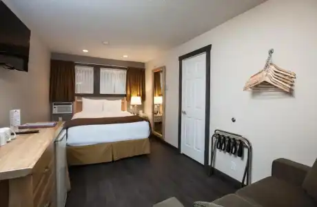 Swiss Chalet Motel - 91
