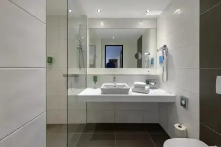 Ibis Styles Coburg - 11