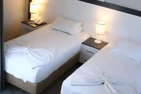 Eva Otel - 37