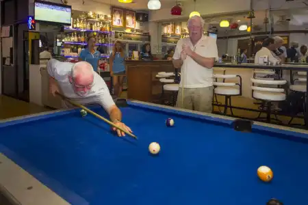 Traveller's Rest Sports Bar - 8