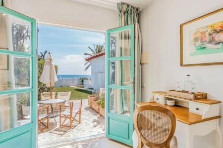 The Sea Club - 137
