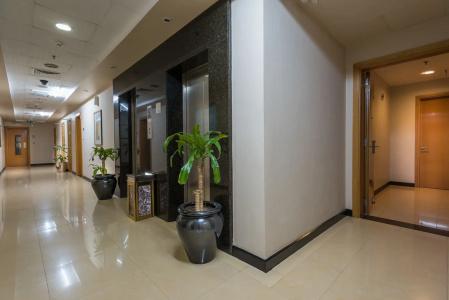 City Stay Grand Apartments - 10