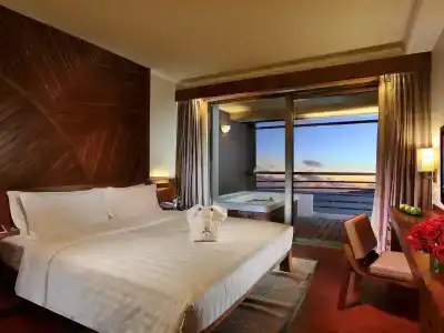 Pullman Oceanview Sanya Bay Resort & Spa - 5