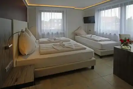 Sophia - 32