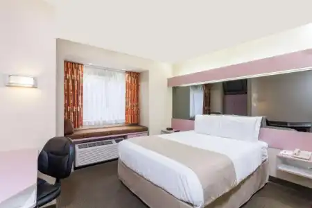 Quality Inn & Suites - 31