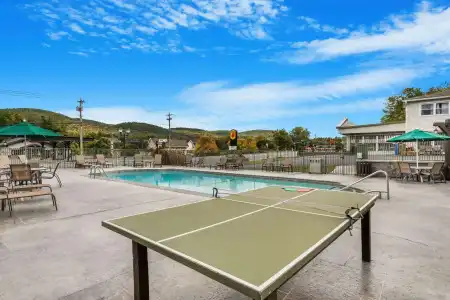 Super 8 by Wyndham Lake George/Downtown - 10