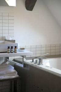 Hôtel Quatorze - 73